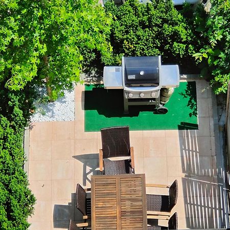 Eleonoras Ferienwohnung In Wuerzburg Stadt Mit Terrasse Im Erdgeschoss Inklusive Eigenen Parkplaetzen Vor Der Tuer Exterior foto
